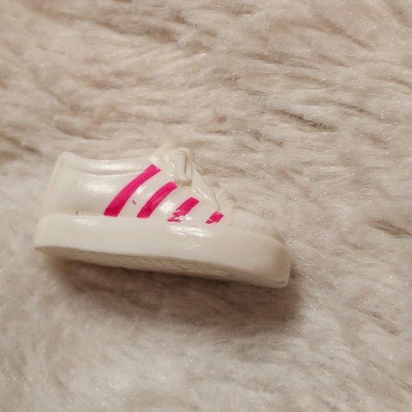 Barbie Doll Dreamhouse Adventures Striped Tennis Shoe Replacement Single - Picture 2 of 4